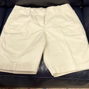 Vineyard Vines light Khaki shorts size 8
9 inch inseam NWOT